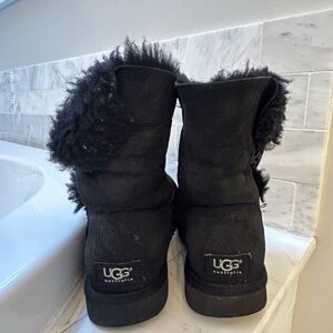 Woman's size 7 black Ugg Bailey button winter boots